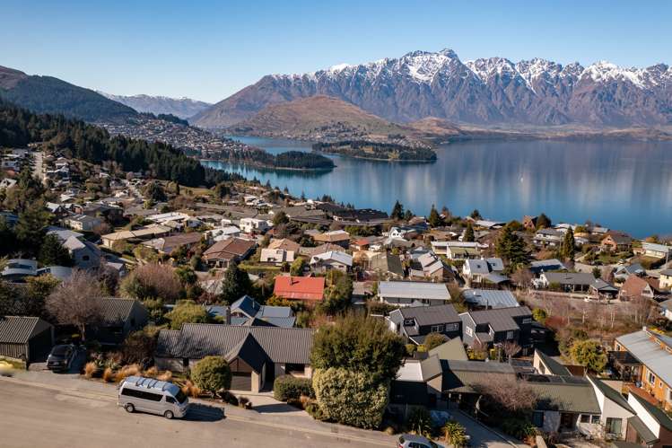 29 Greenstone Place Fernhill/Sunshine Bay_24