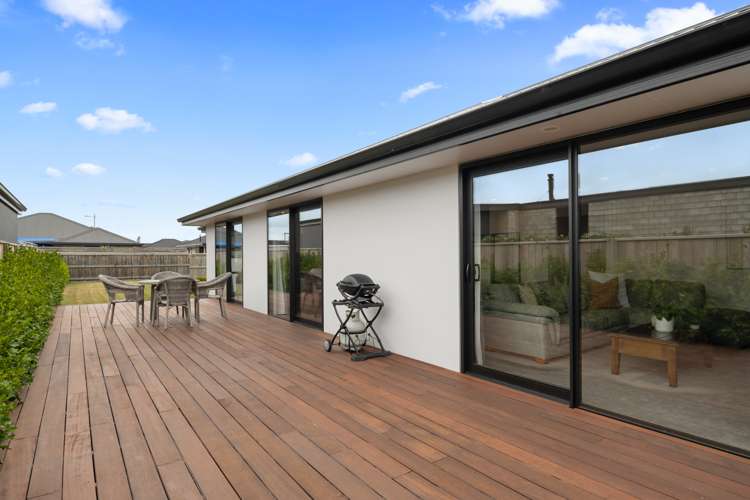 11 Caproni Road Burleigh_12