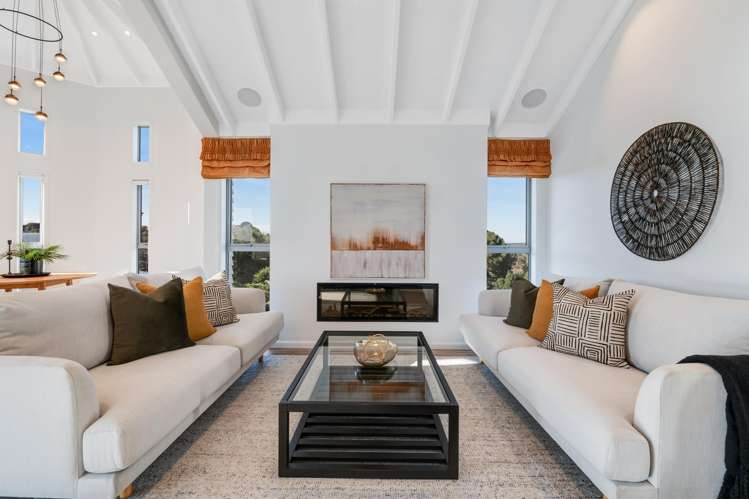 1/4 Roberts Road Matakatia_13