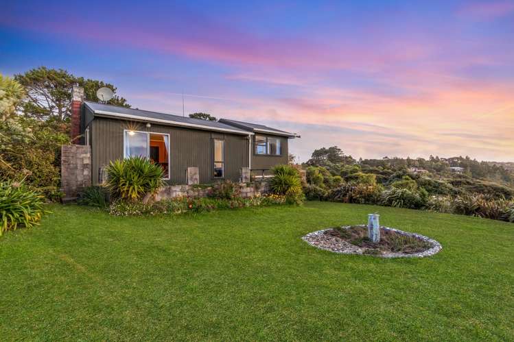 11 Te Ahuahu Road Piha_1