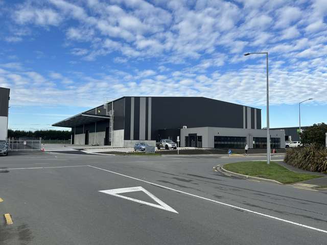 Large Brand New 10m High Warehouse