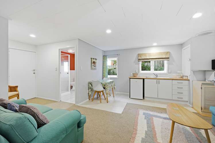 13 Colmar Road Mellons Bay_47