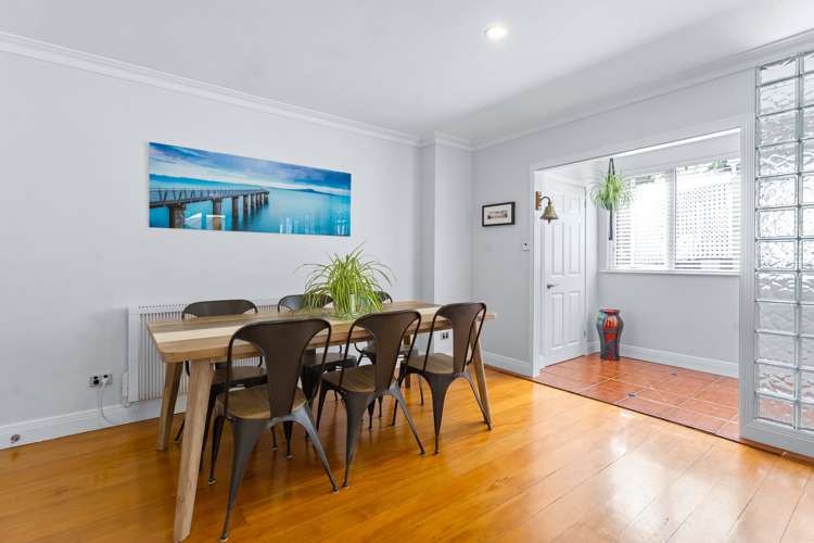 532 Beach Road Murrays Bay_6