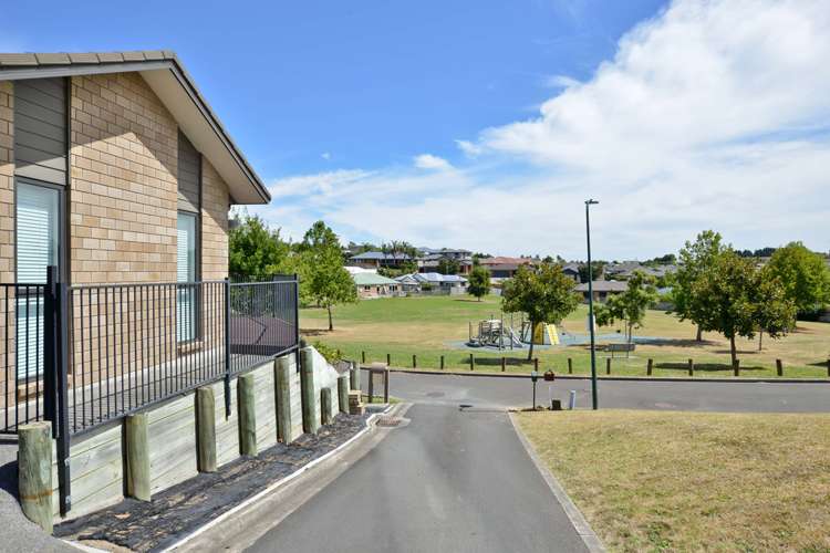 22 Pointon Glade Grandview Heights_17