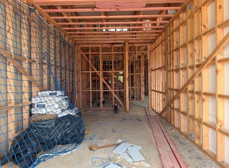 Unit 1, 97 Otuwairoa Esplanade Papakura_11