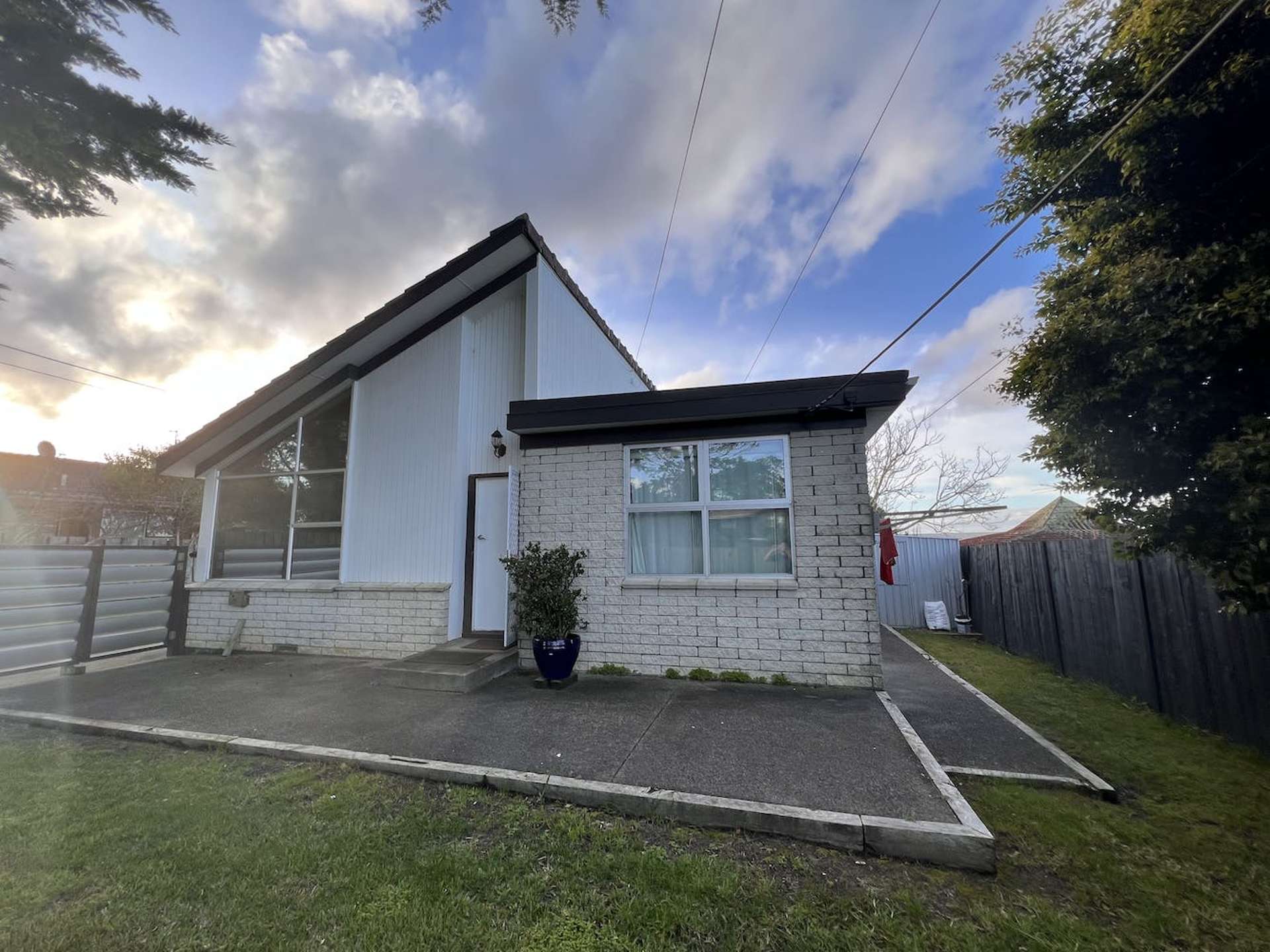 1/307 Wairau Road Totara Vale_0