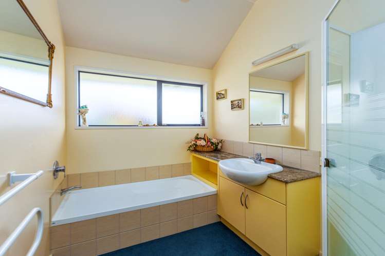 179 Pages Road Marchwiel_15