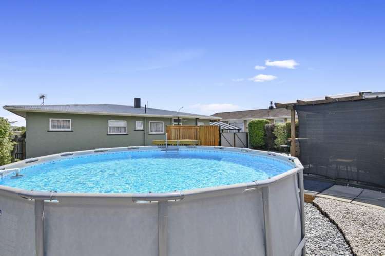 17 Tennyson Crescent Stoke_12