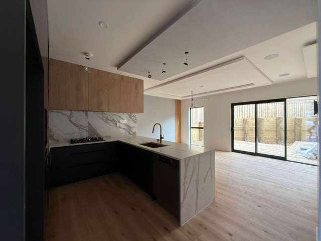 189 Otuwairoa Esplanade Papakura_1