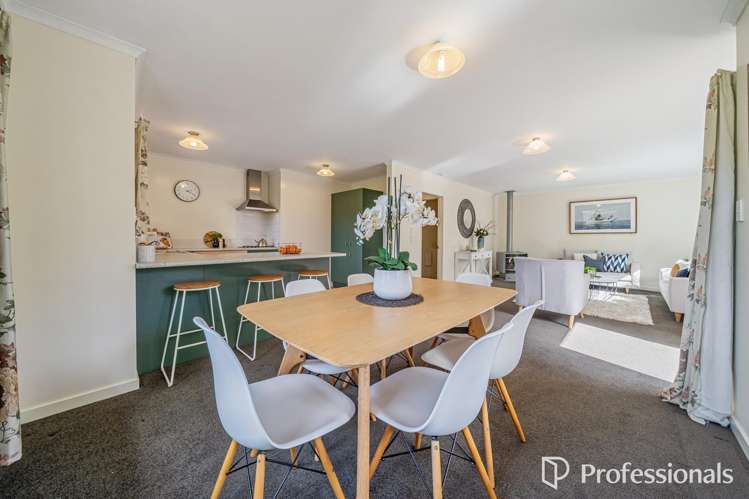 8a Faulke Avenue Wainuiomata_8