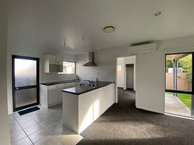 1216a Norfolk Crescent 10490_1