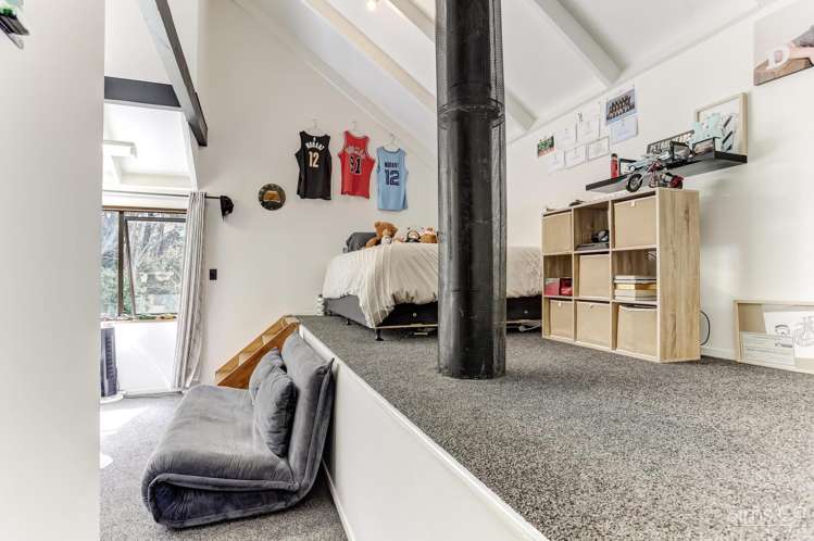 235 No 2 Line Okoia_26