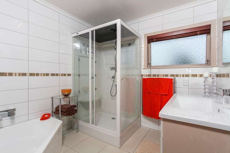 32 Taitua Drive Te Atatu South_14