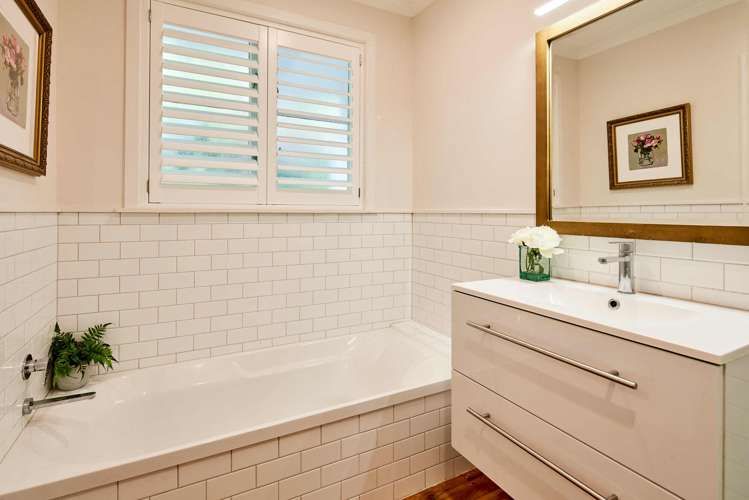 9 Mana View Road Paremata_13