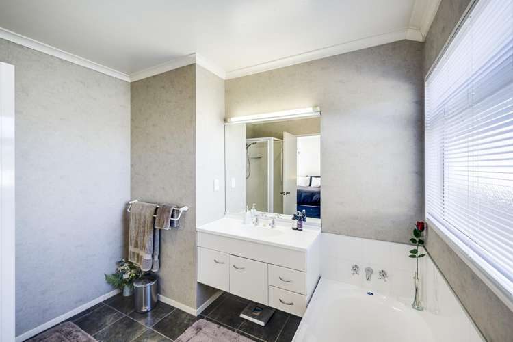 5a Park Lane Greenmeadows_14