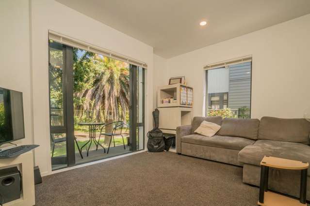 FURNISHED - SIX MONTH TENANCY ACCEPTABLE