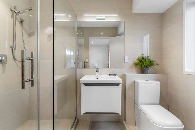 2/329 Botany Road Golflands_16