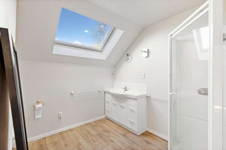 84 Lake Terrace Road Burwood_16