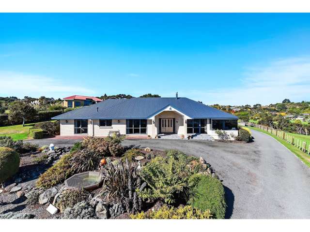 Luxury Upgrade: 320sqm, Triple Garage, Broad Views