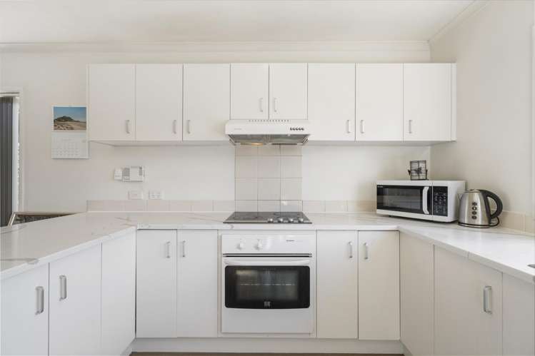 319a Royal Road Massey_5