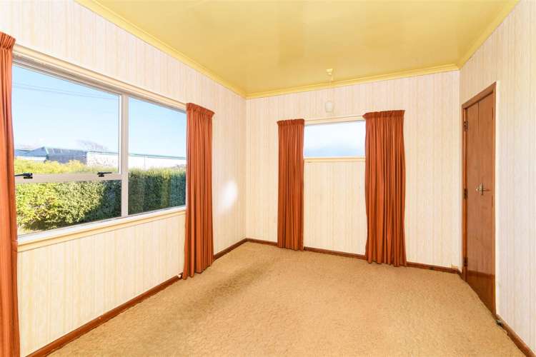 27 Lower High Street Marton_29