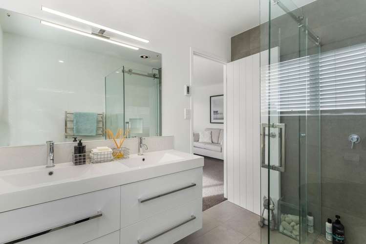 6 Crossland Place Maraetai_36