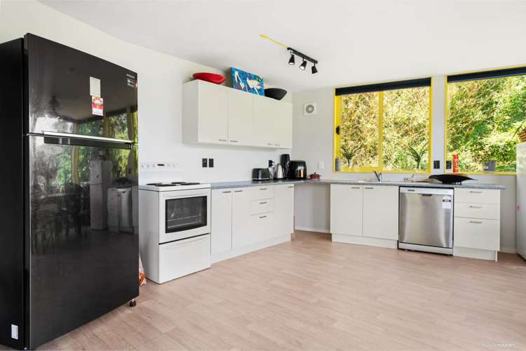 1127 Huia Road Huia_5