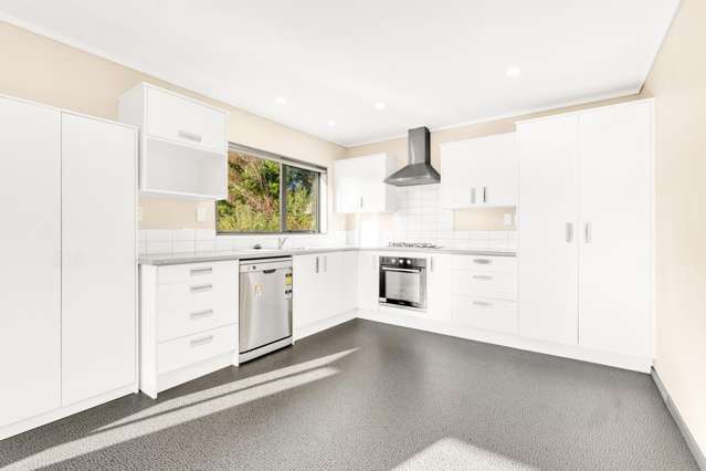 Sun, views & space – Your family’s next move