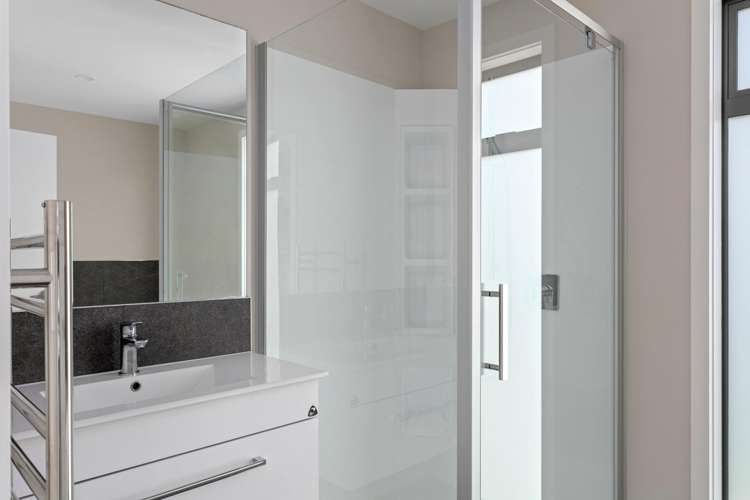 17 Beach Cove Wainui_19