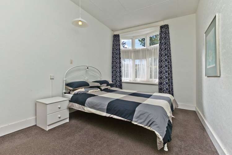 2/140 Calliope Road Stanley Point_13