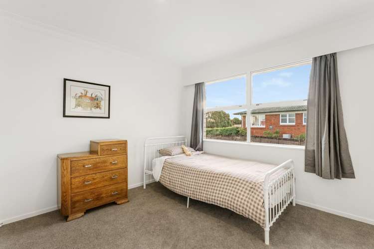 32 Upland Street Brookfield_13