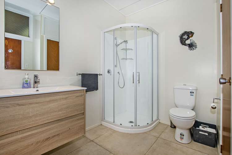 127 Riverside Drive Parahaki_22