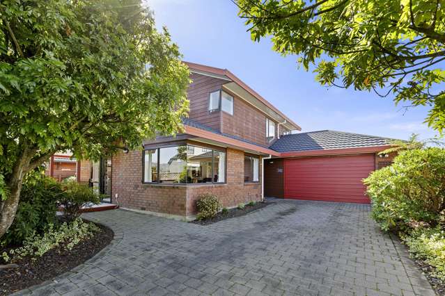 Stylish Family Home in Avalon