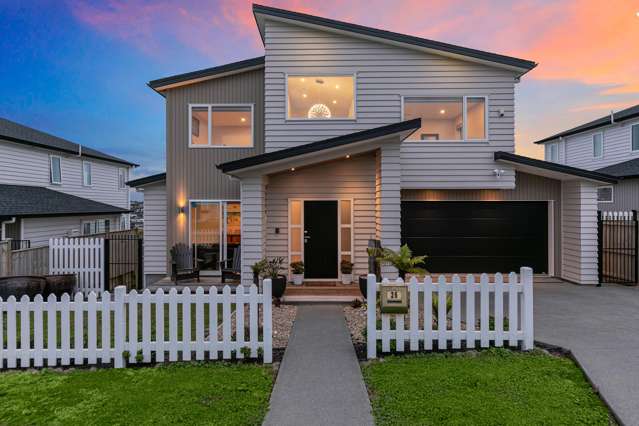 Elevated estuary views, prime Orewa location