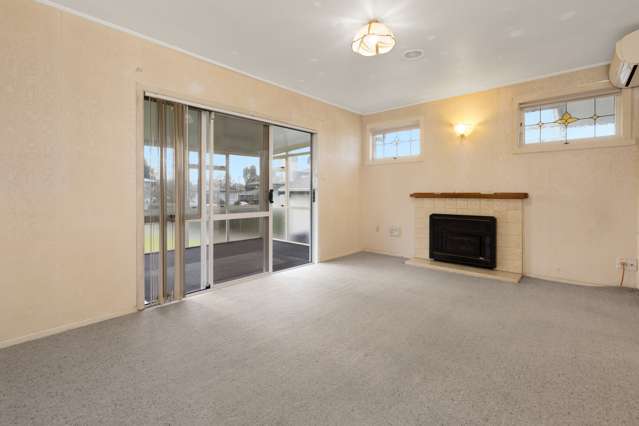 8 Seaforth Grove Greerton_3