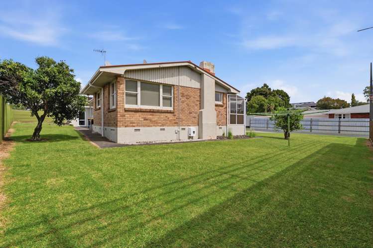 24 Levers Road Matua_17