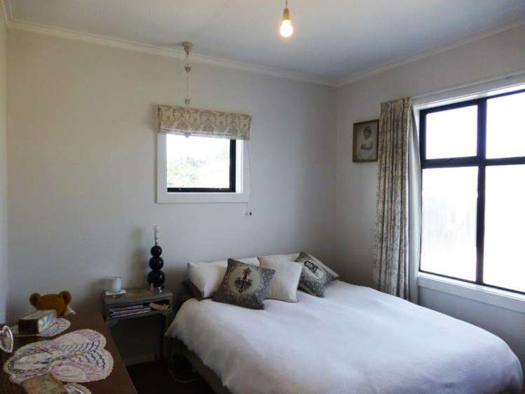 335 Breezes Road Aranui_12