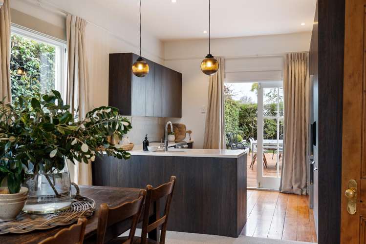 110 Office Road Merivale_3