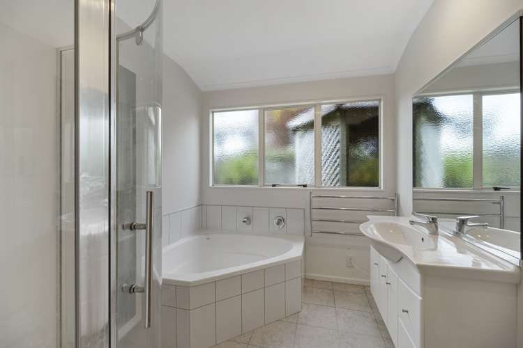 17d Kinross Drive Merrilands_24