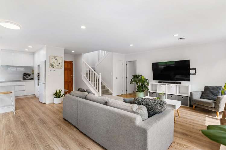 13a Pinewood Grove Botany Downs_3