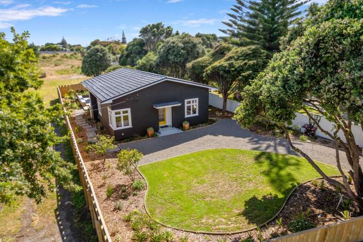 52 Tasman Road Otaki Beach_15