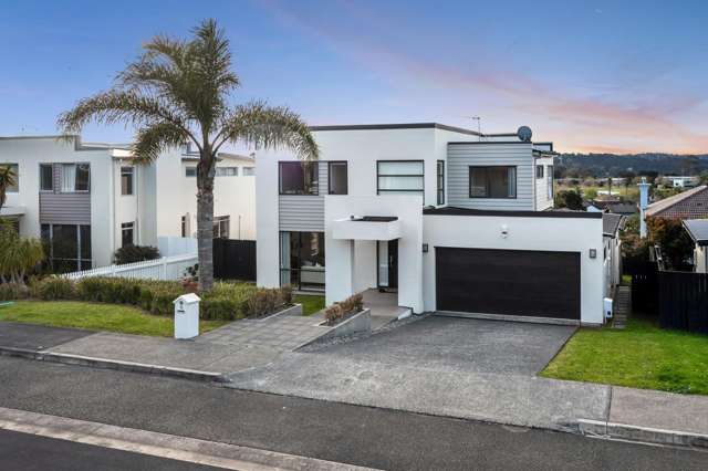 Sunny Family Home in The Oaks