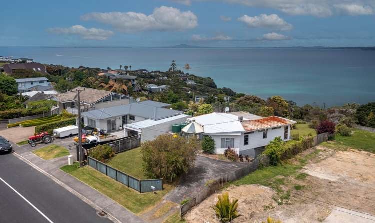 31 Roberts Road Matakatia_16