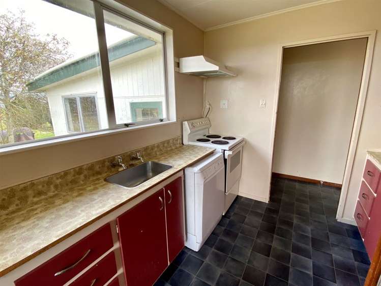 86 Totara Island Road Clinton and Surrounds_11