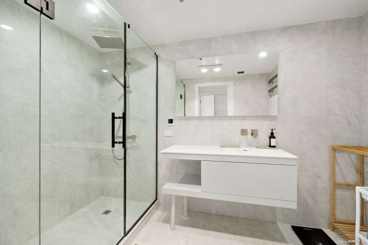 2403/8 Albert Street City Centre_7
