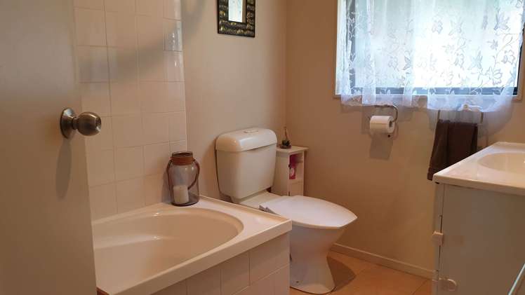 17c Tirimoana Road Te Atatu South_15