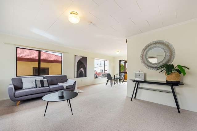 2/16 Newall Avenue Stoke_2