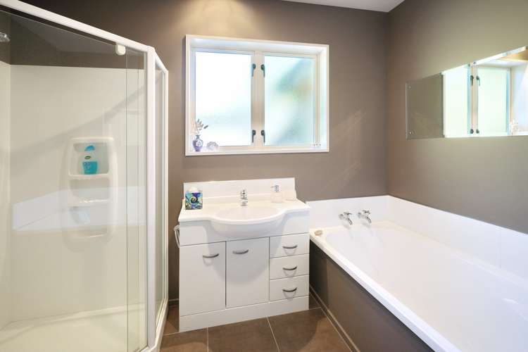 10 Newton Place Amberley_12