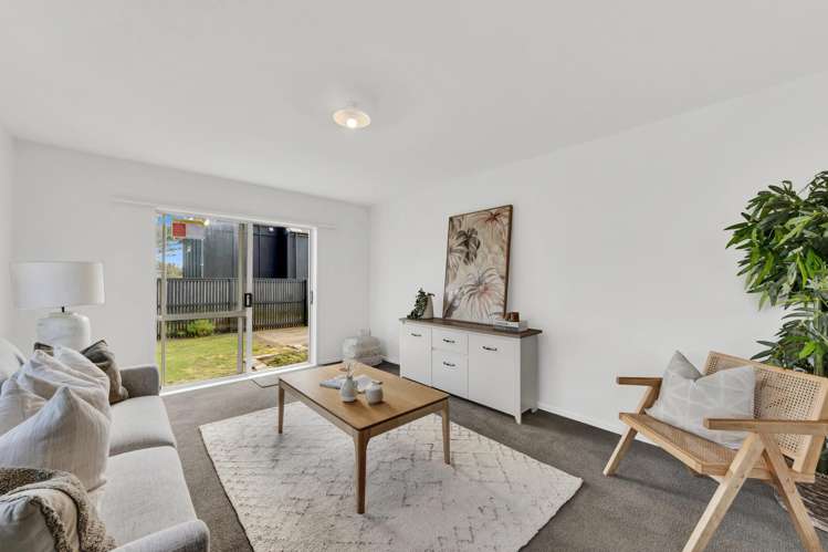 2/166 Rocking Horse Road Southshore_9