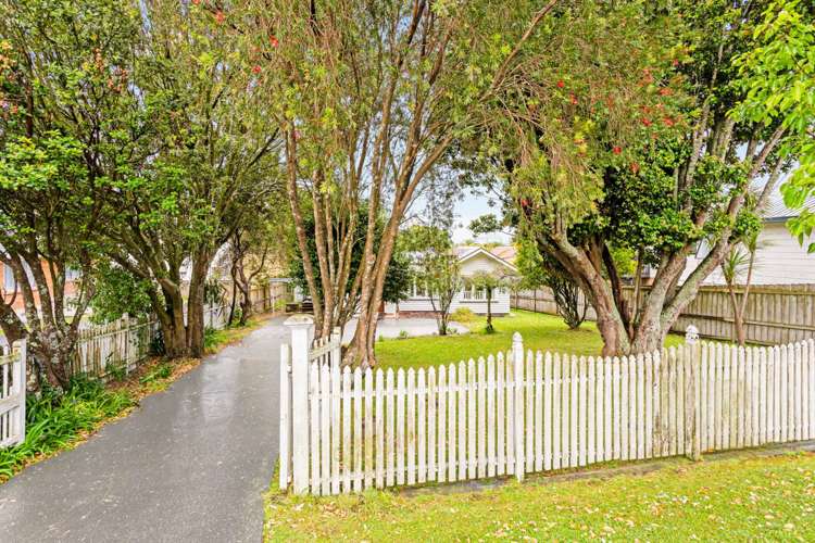 110 McLeod Road Te Atatu South_10